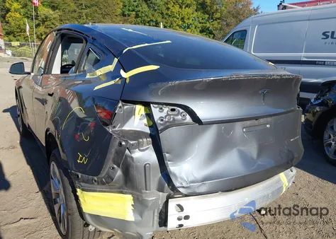 2023 Tesla Model Y Awd/Long Range Dual Motor All-Wheel Drive z USA, uszkodzony, nr VIN 7SAYGDEE6PA091538